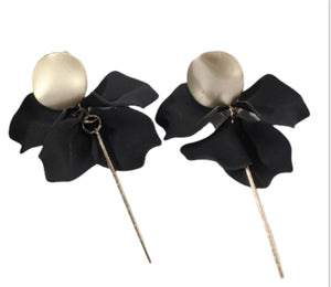 'Jules’ Flower Earrings