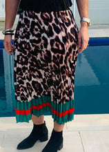 Load image into Gallery viewer, Striped Leopard Pleated Skirt